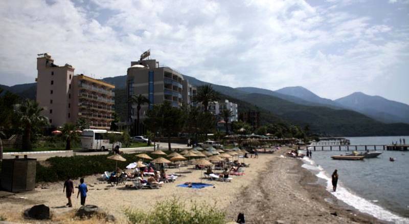 Kalamaki Beach Hotel