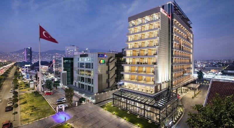 Hilton Garden nn zmir Bayrakl