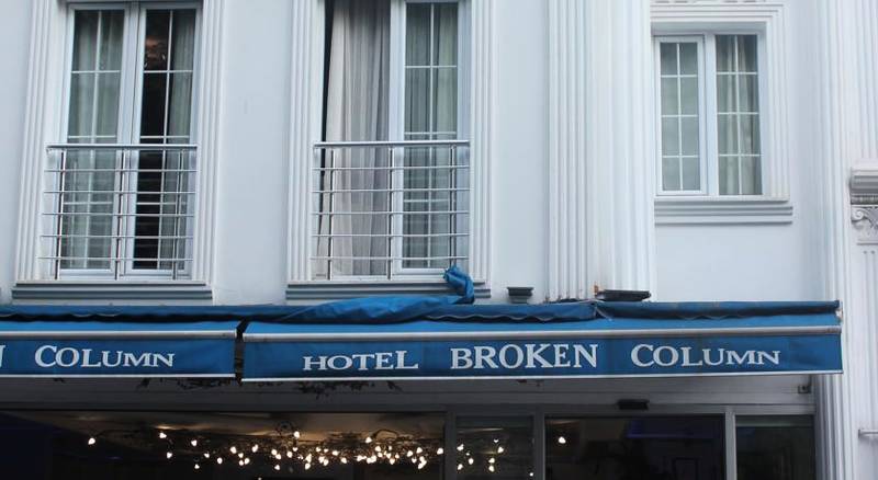 Hotel Broken Column