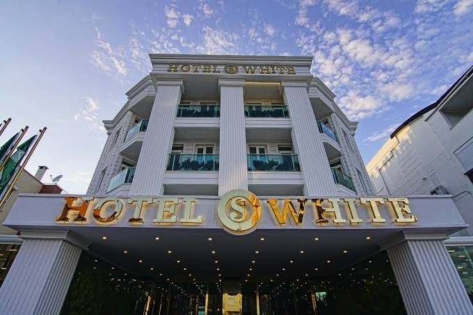 Hotel S White