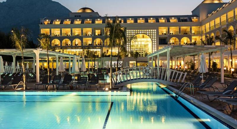 Karmir Resort Spa