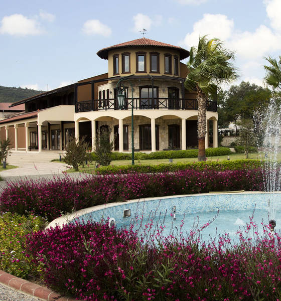 Konvoy Hotel & The Country Club