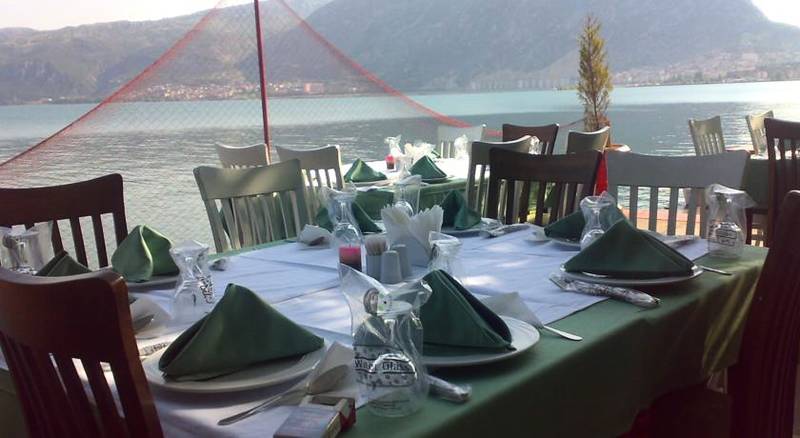 Kroisos Lake Resort Hotel