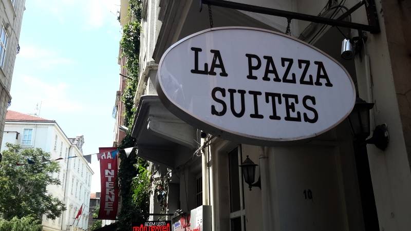 La Pazza Suites