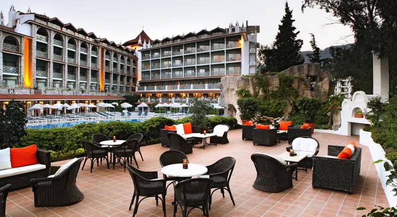 Mart La Perla Hotel