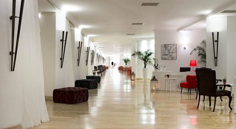 Mart La Perla Hotel