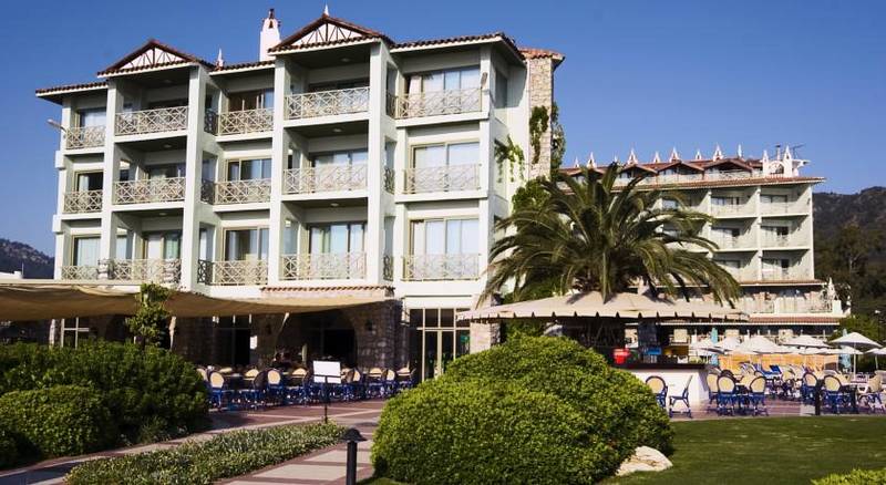 Mart La Perla Hotel