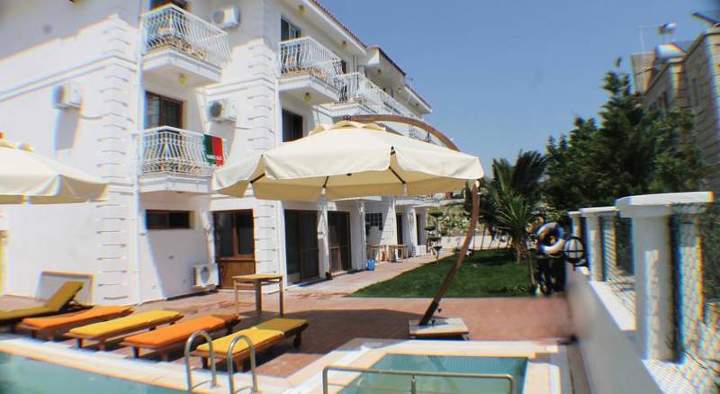 Lapis Port Hotel