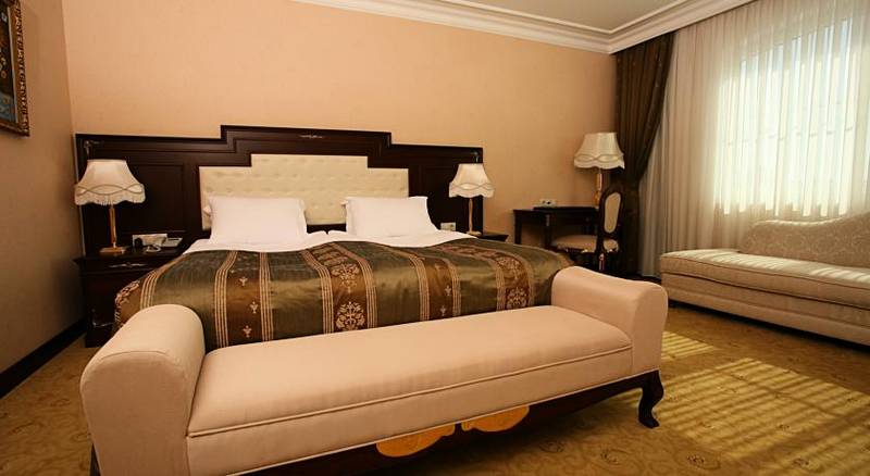 Latanya Palm Hotel