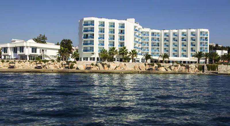 Le Bleu Hotel Resort