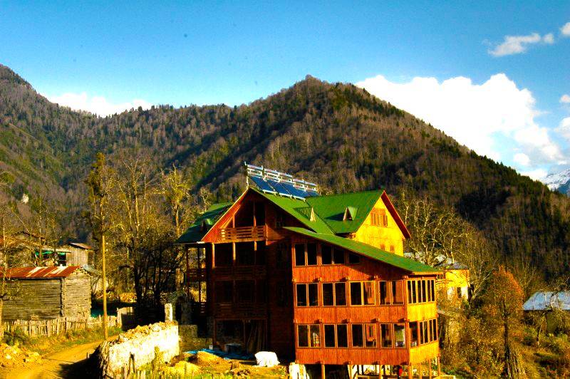 Macahel Green Roof Hotel