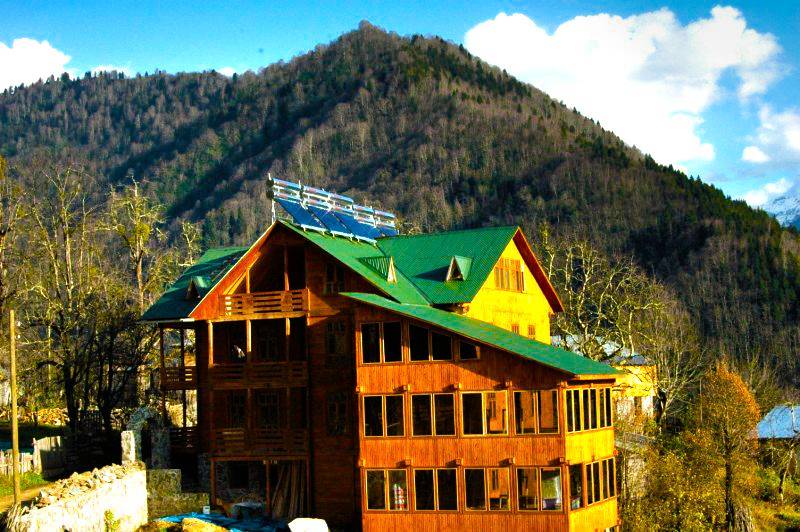 Macahel Green Roof Hotel