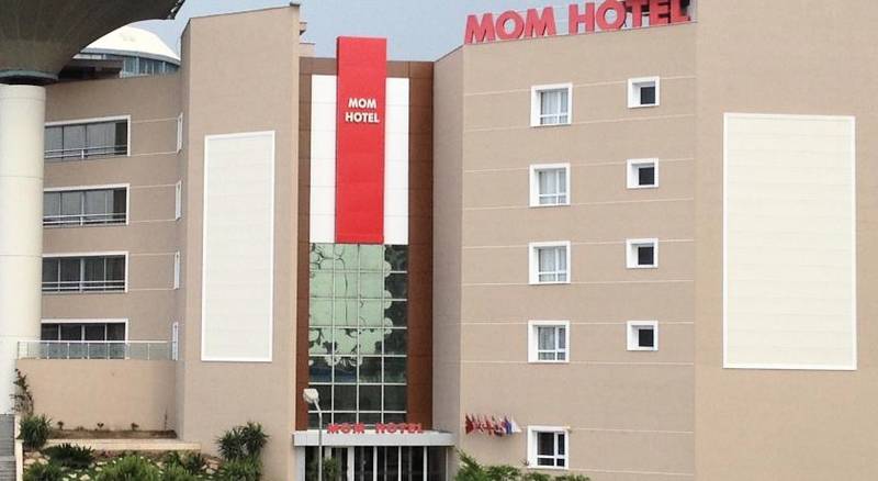 Mom Hotel