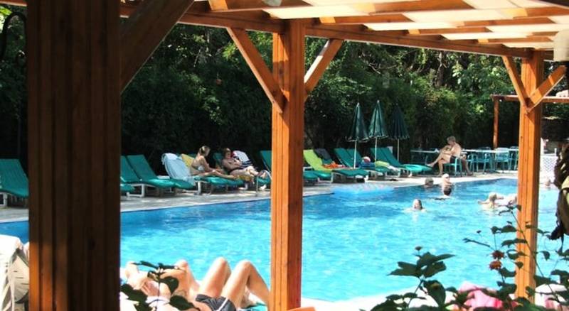 Perdikia Beach Hotel