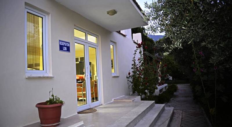 Petit Garden Hotel