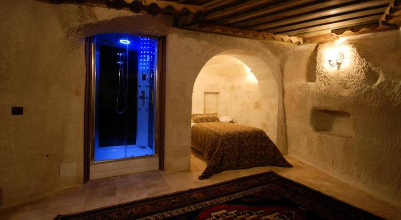 Phocas Cave Suites