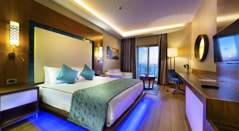 Ramada Hotel & Suites Kuadas