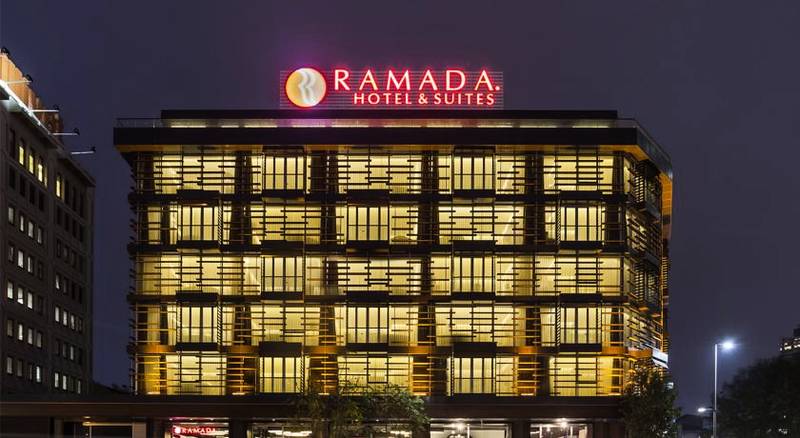Ramada Hotel & Suites ili