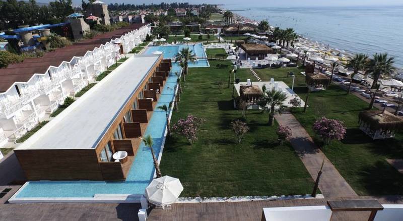 Risus Aqua Beach Resort Hotel