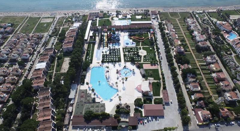 Risus Aqua Beach Resort Hotel