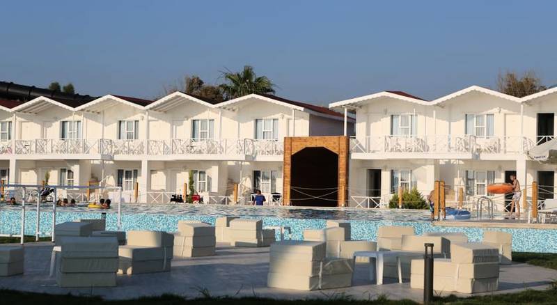 Risus Aqua Beach Resort Hotel