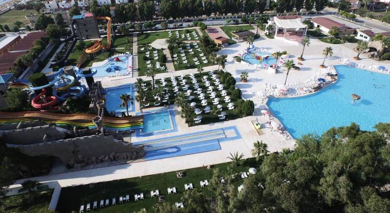 Risus Aqua Beach Resort Hotel