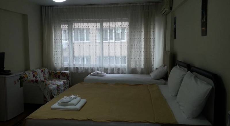 Roncalli Suites Hotel