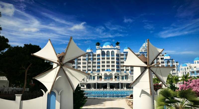 Rubi Platinum Spa Resort Suites