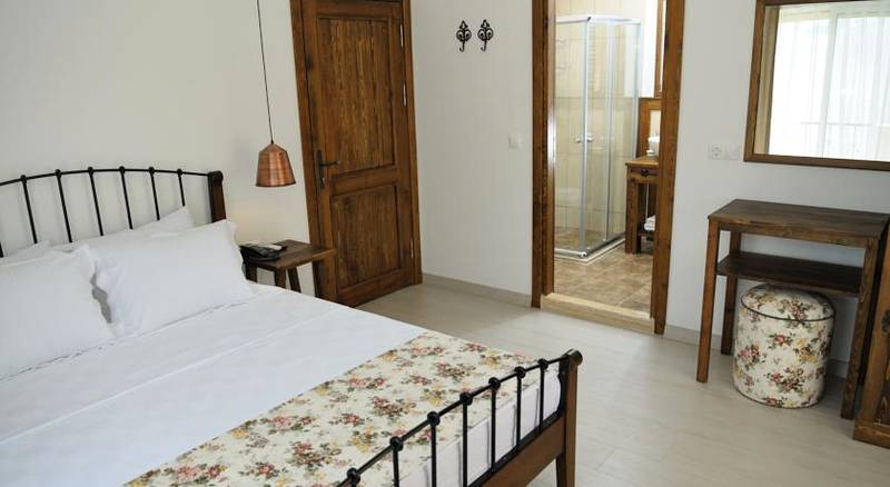 Rustic Alaat Otel