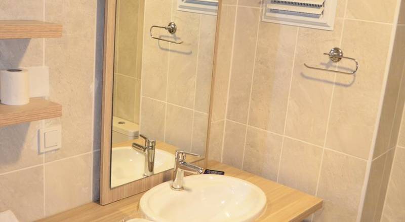 Safir House Hotel