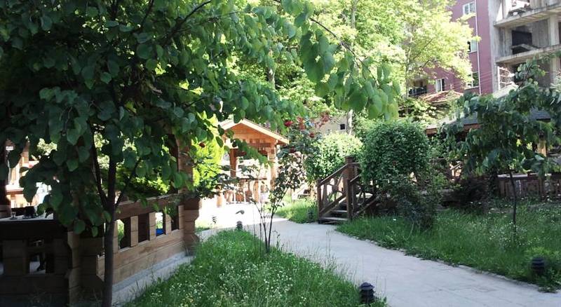 Sandal Otel