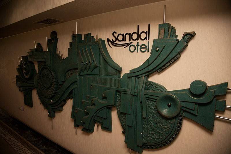 Sandal Otel