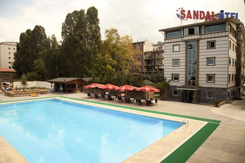 Sandal Otel