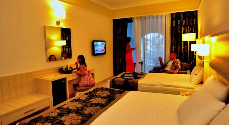 Maritim Hotel Saray Regency