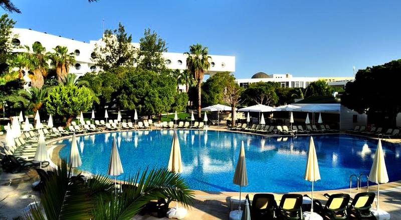 Maritim Hotel Saray Regency