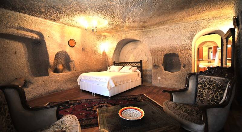 Shoestring Cave House