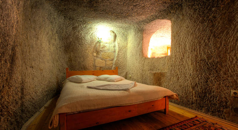 Shoestring Cave House