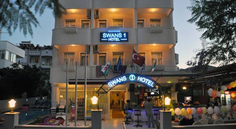 Swans 1 Hotel