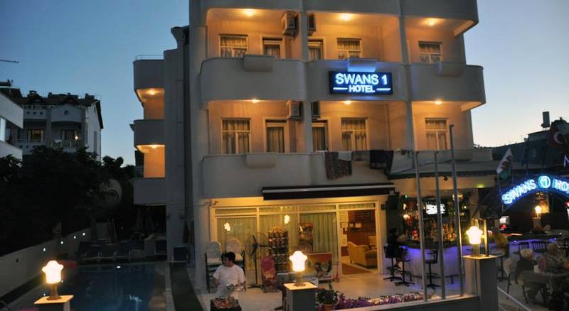 Swans 1 Hotel