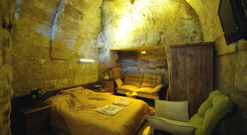 rgp nn Cave Hotel