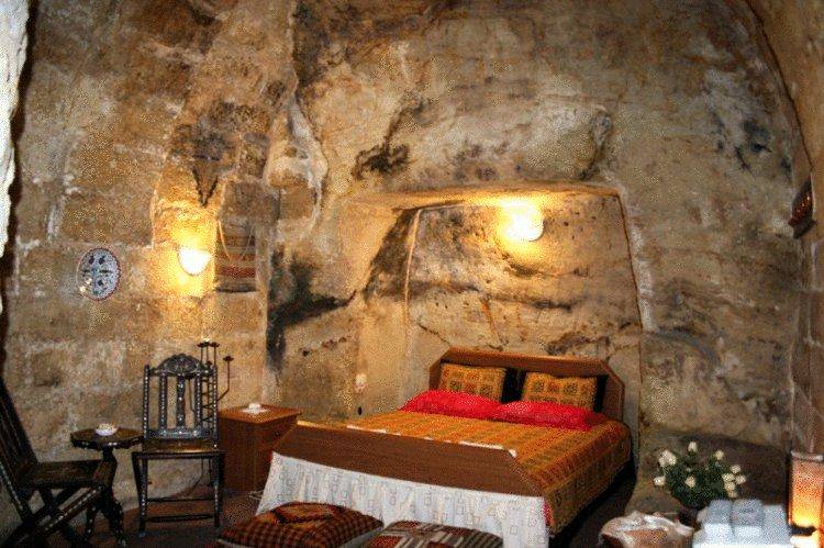 rgp nn Cave Hotel