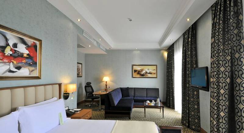 Wellborn Luxury Hotel