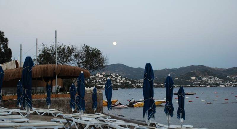 Yelken Bay Beach & Hotel