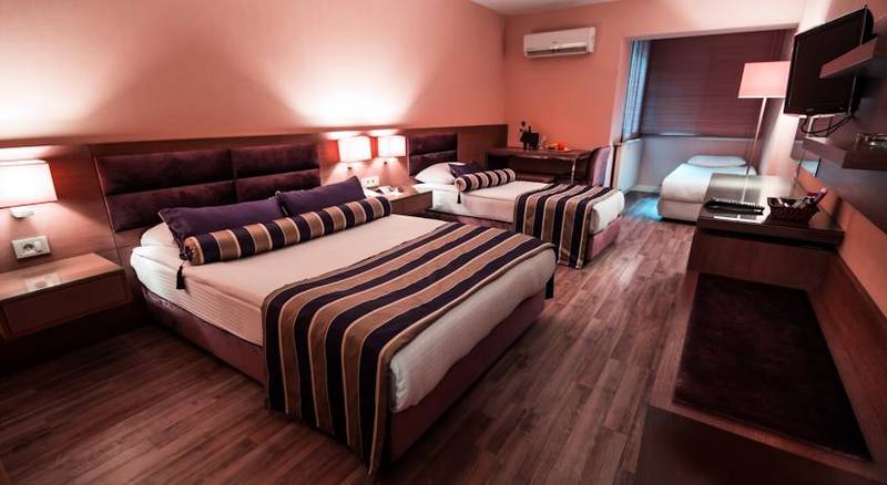 Zeybek Hotel zmir